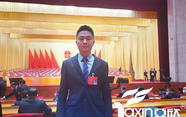 长沙J9游戏官方网站电器工会副主席刘焕林受邀参加市工会第二十一次代表大会(图3) 长沙J9游戏官方网站电器工会副主席刘焕林受邀参加市工会第二十一次代表大会(图3)